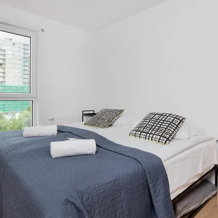 Apartamento Osiedle Latarnikow With Balcony By Renters