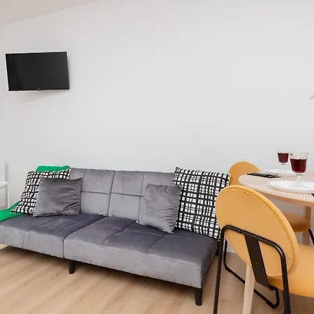 Osiedle Latarnikow With Balcony By Renters Apartment
